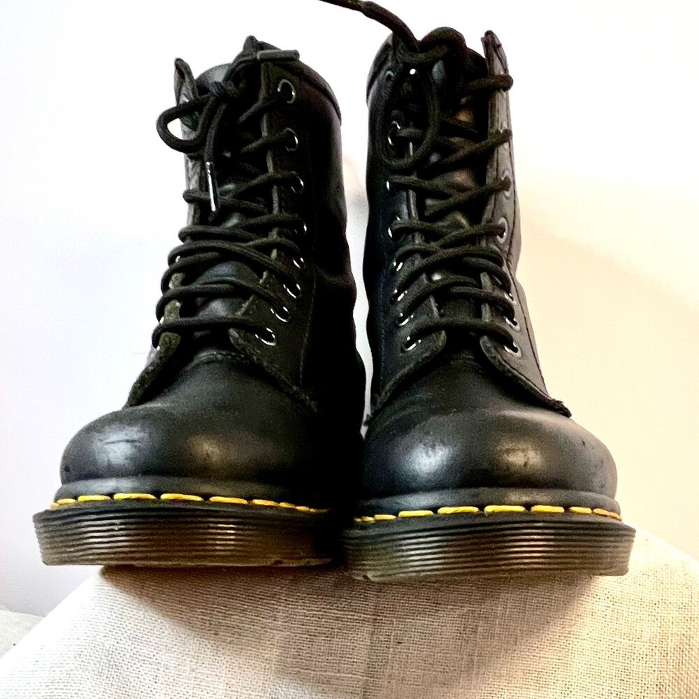 Dr. Martens 1460 Black Smooth Leather Combat Boots Iconic Yellow Stitch Size 8 - Picture 13 of 16